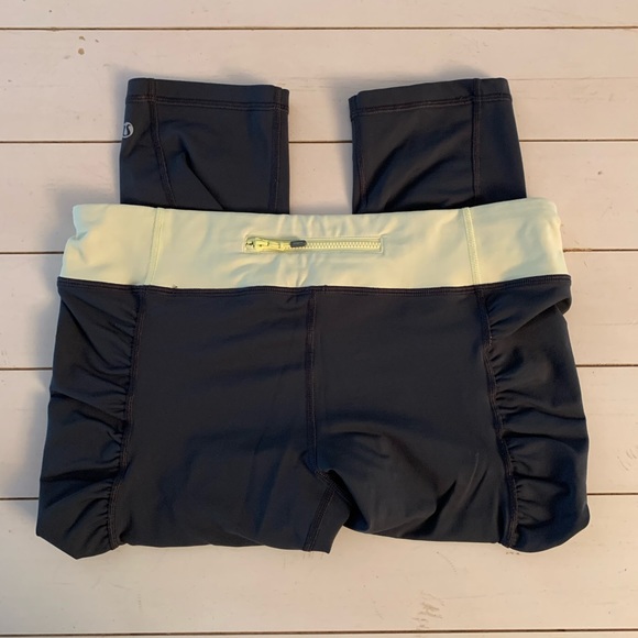 Lululemon // Capri Size 10 - Picture 9 of 16
